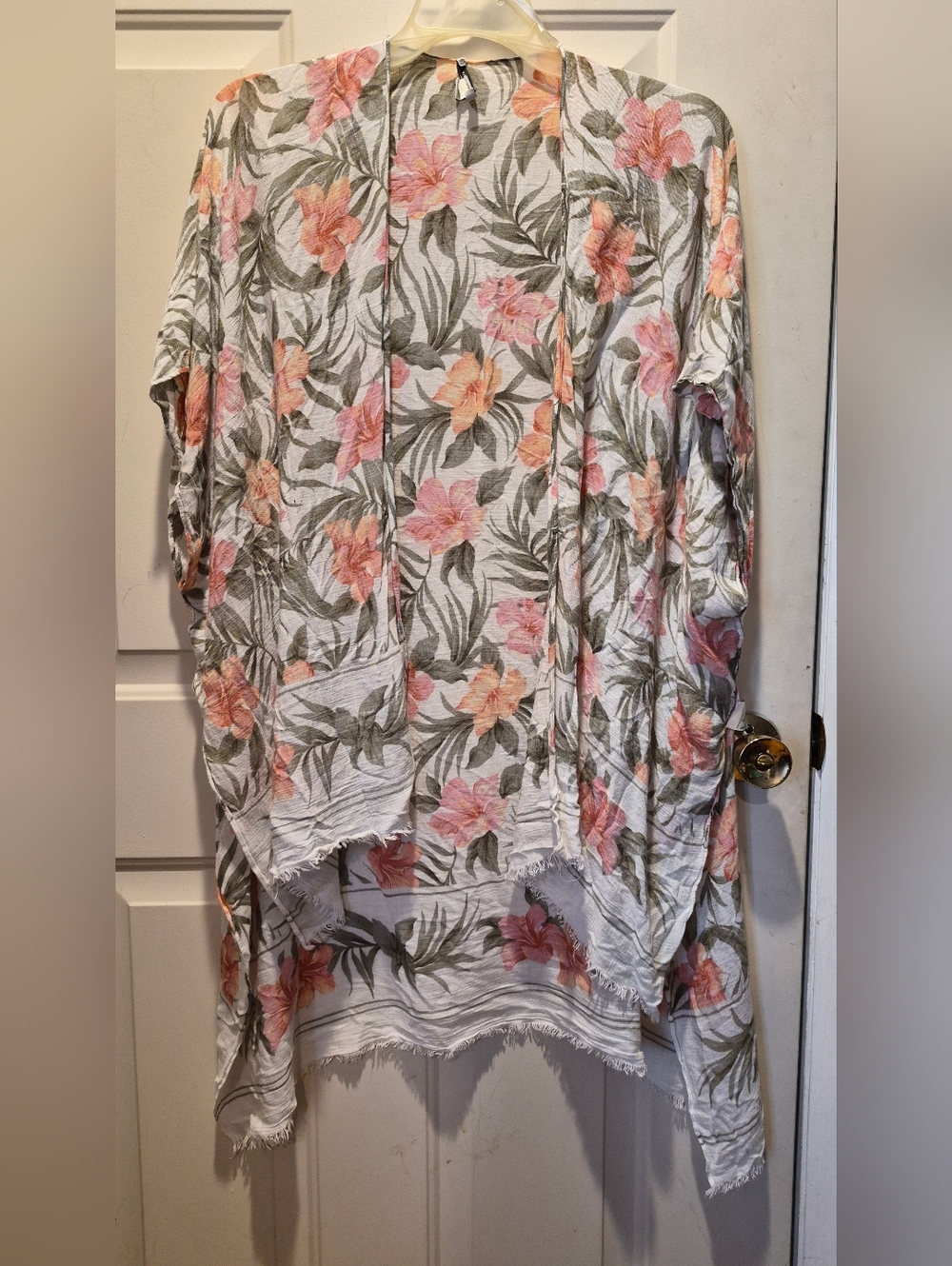 American Eagle Outfitters Floral Kimono in Pink and Green